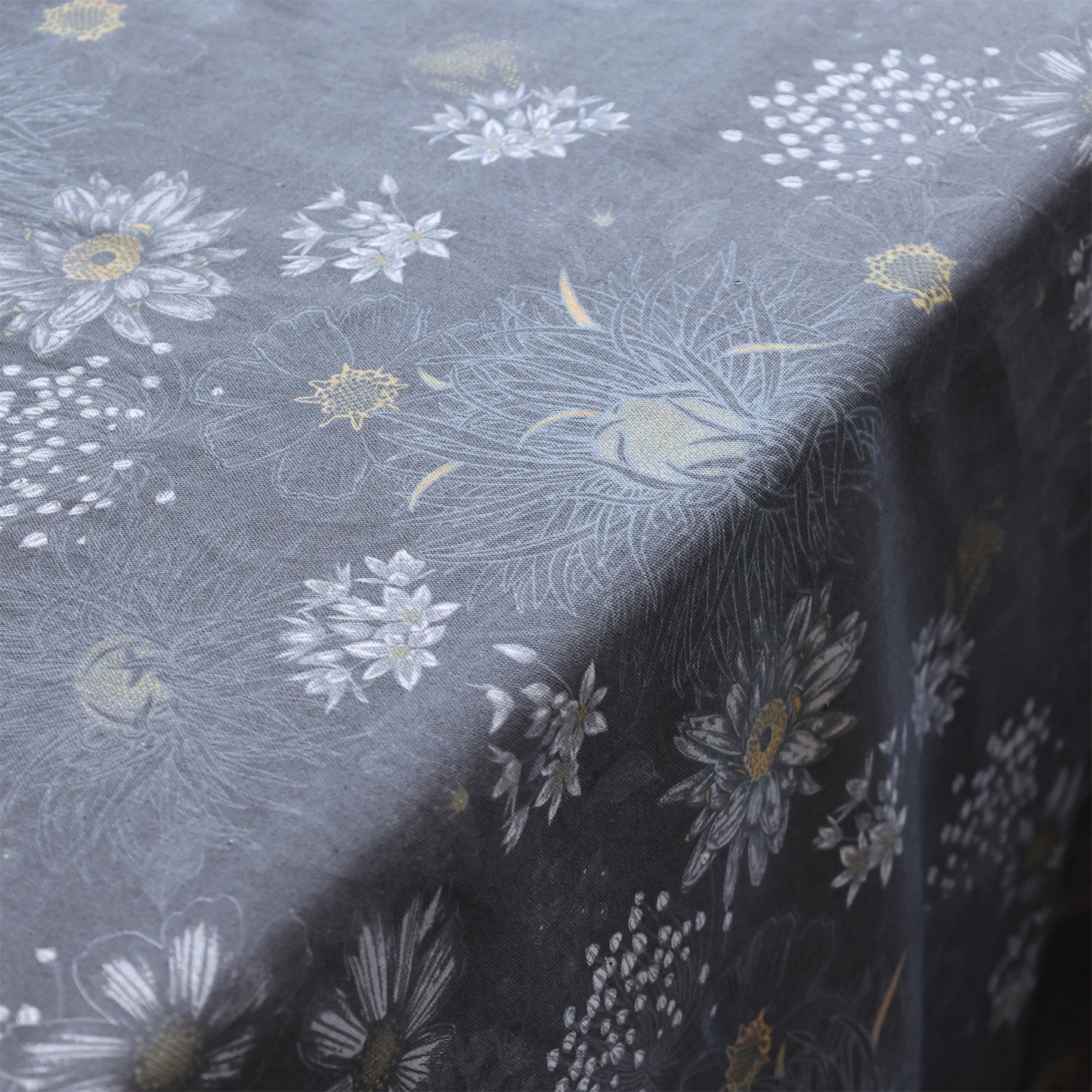 Chic Antique – Aix Tischdecke mit Blumenmuster 240 x 140 cm, Midnight
