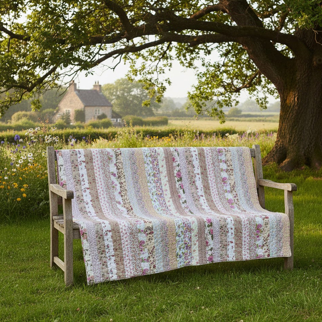 Handgequiltete Patchwork-Bettdecke in Blumenfarben 240x240 cm