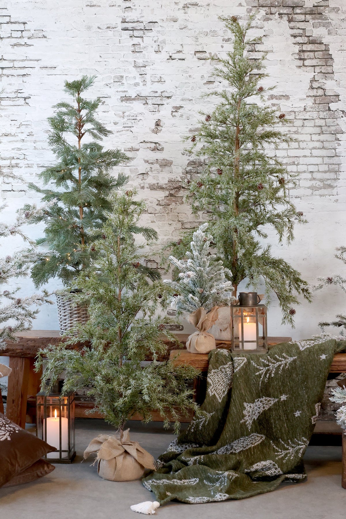 Chic Antique – Fleur Weihnachtsbaum mit Zapfen und Schnee – H120 cm – Grün