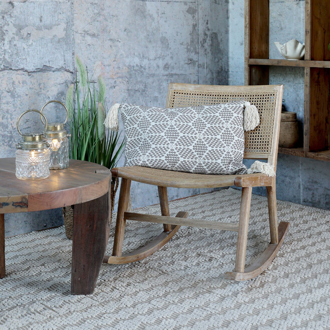 Chic Antique – Schaukelstuhl aus Naturholz mit geflochtener Sitz- und Rückenfläche
