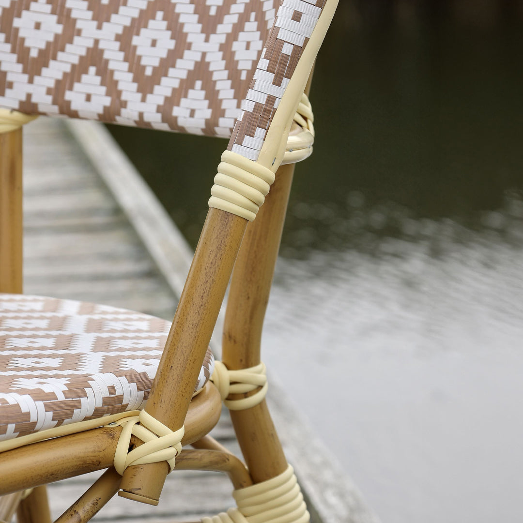 Chic Antique – La Rochelle Bistrostuhl aus Geflecht – eleganter Komfort in Creme und Latte