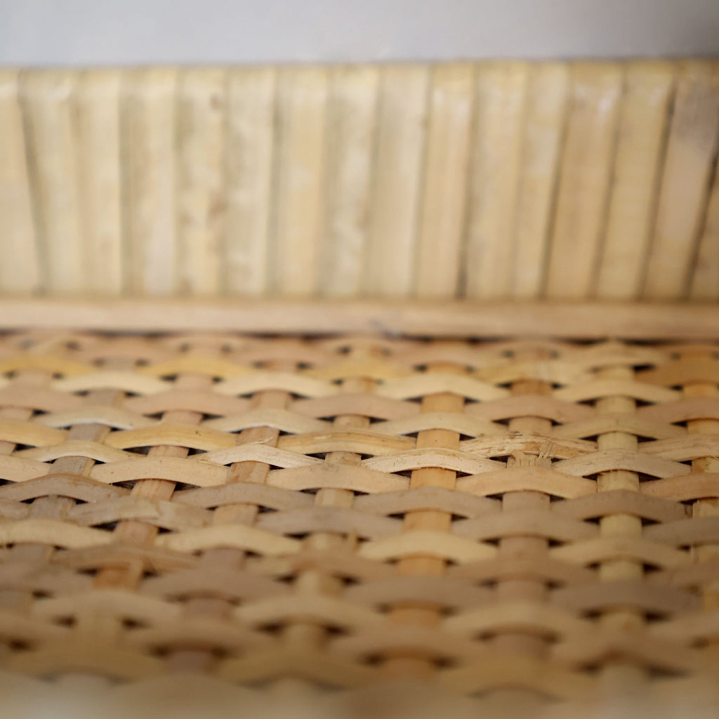 Chic Antique – Wandregal mit Flechtkorb – groß