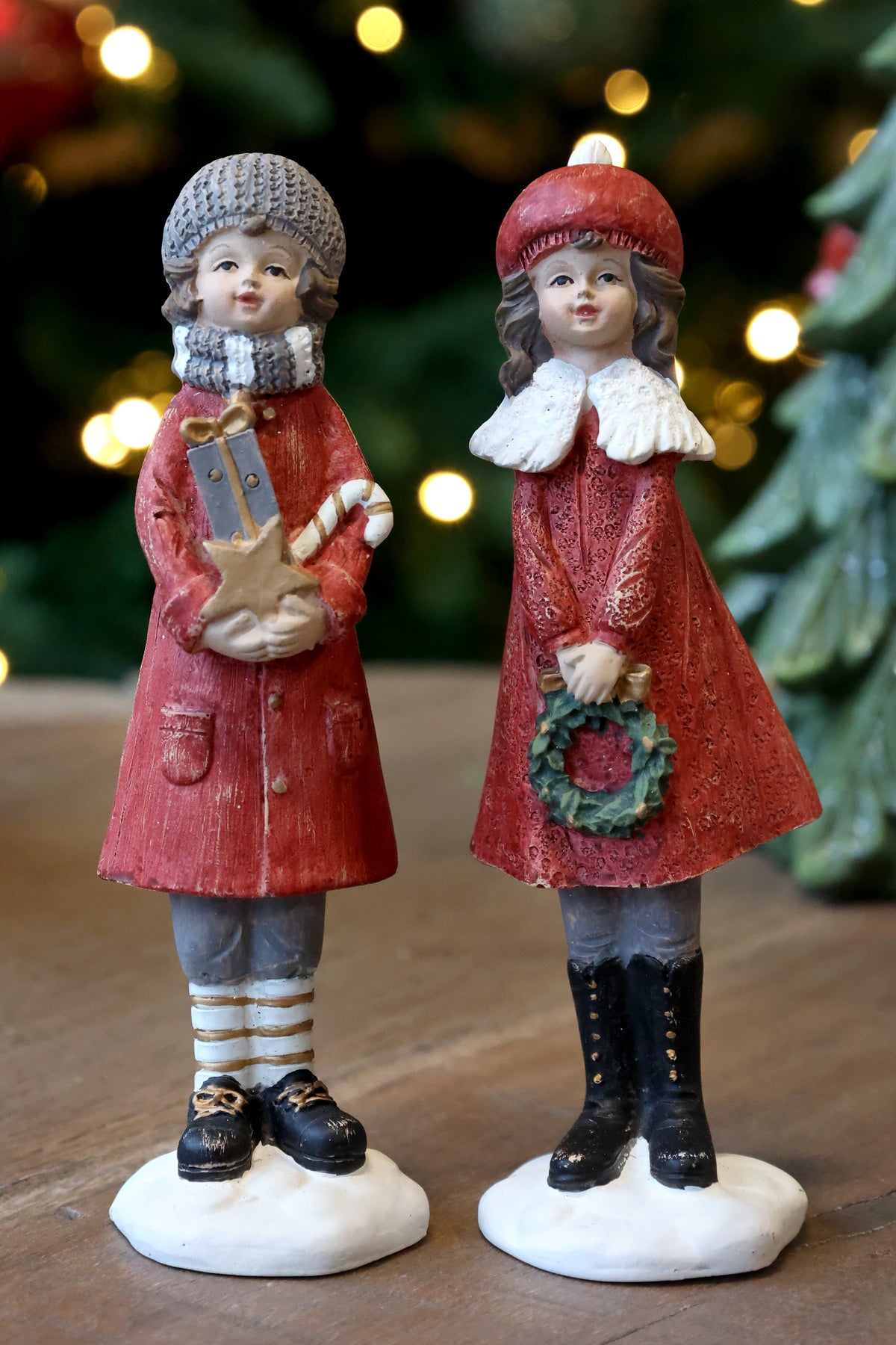 Chic Antique – Noël Mädchen und Junge – H14,5/L4/B4 cm – Kirschrot