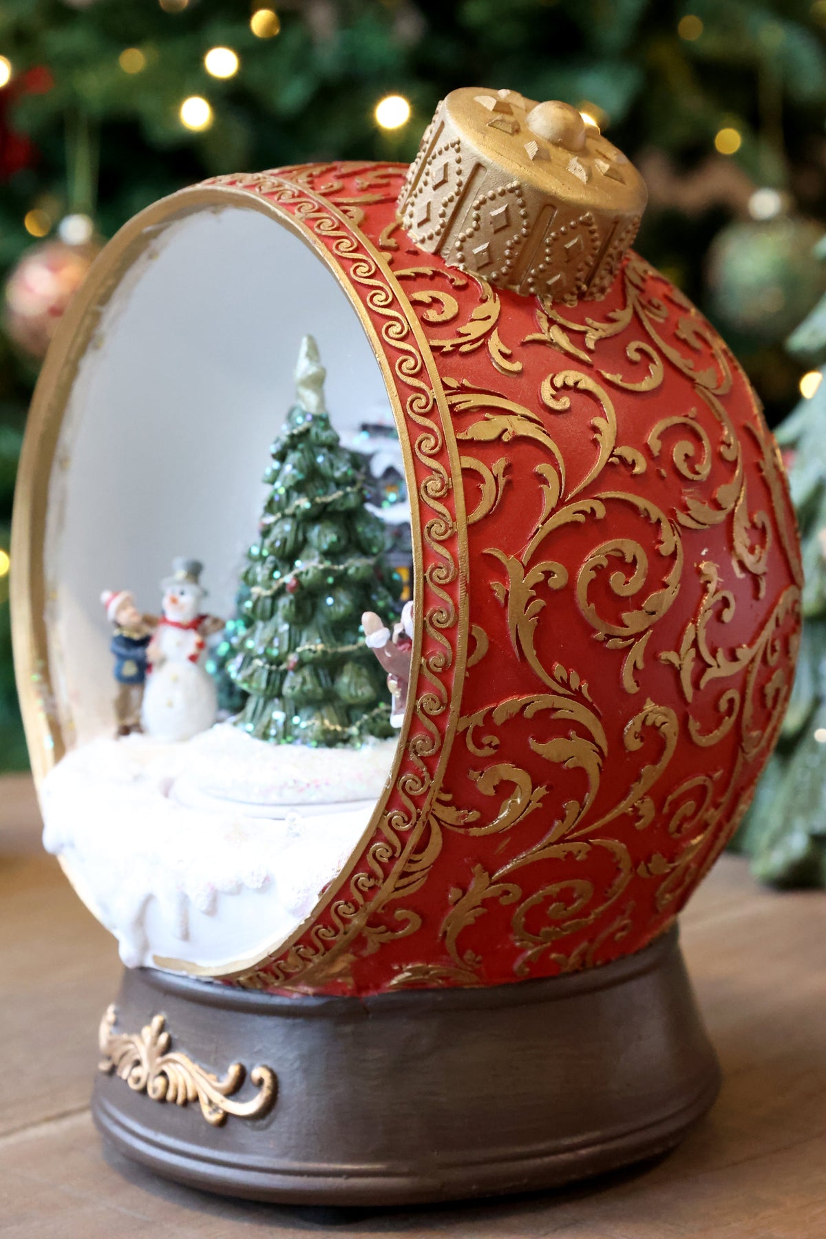 Chic Antique – Noël Spieluhr mit Dekoration und LED – H23/Ø18 cm – Kirschrot