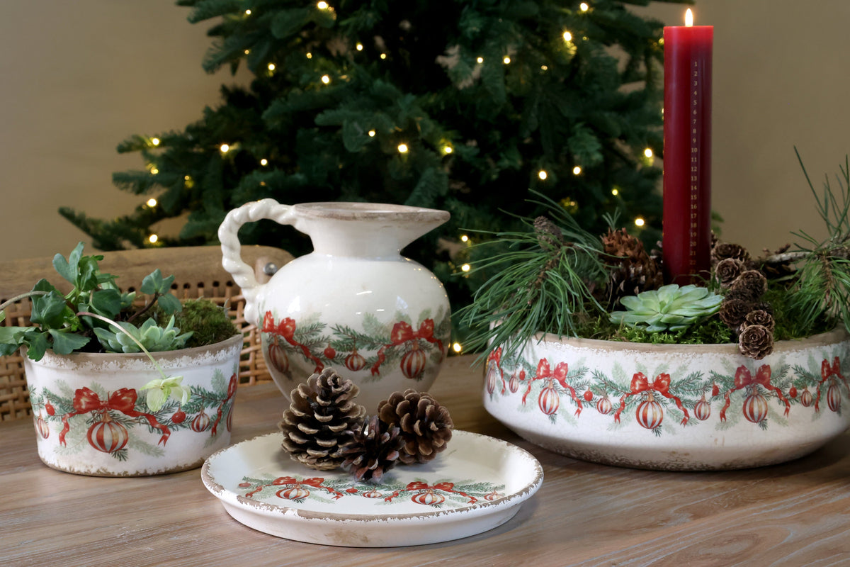 Chic Antique – Schale mit Weihnachtskugel und Schleife – H9,5/Ø16,5 cm – Creme