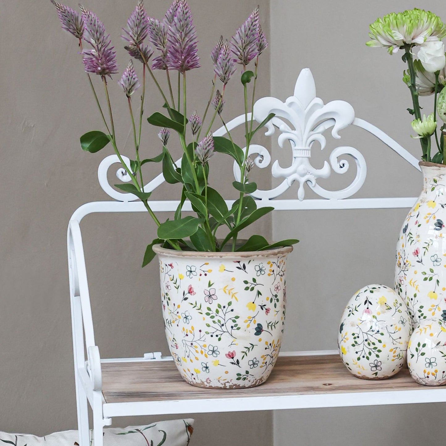 Chic Antique – Cavaillon Übertopf mit Blumenmotiv H16,5 / Ø17 cm Creme