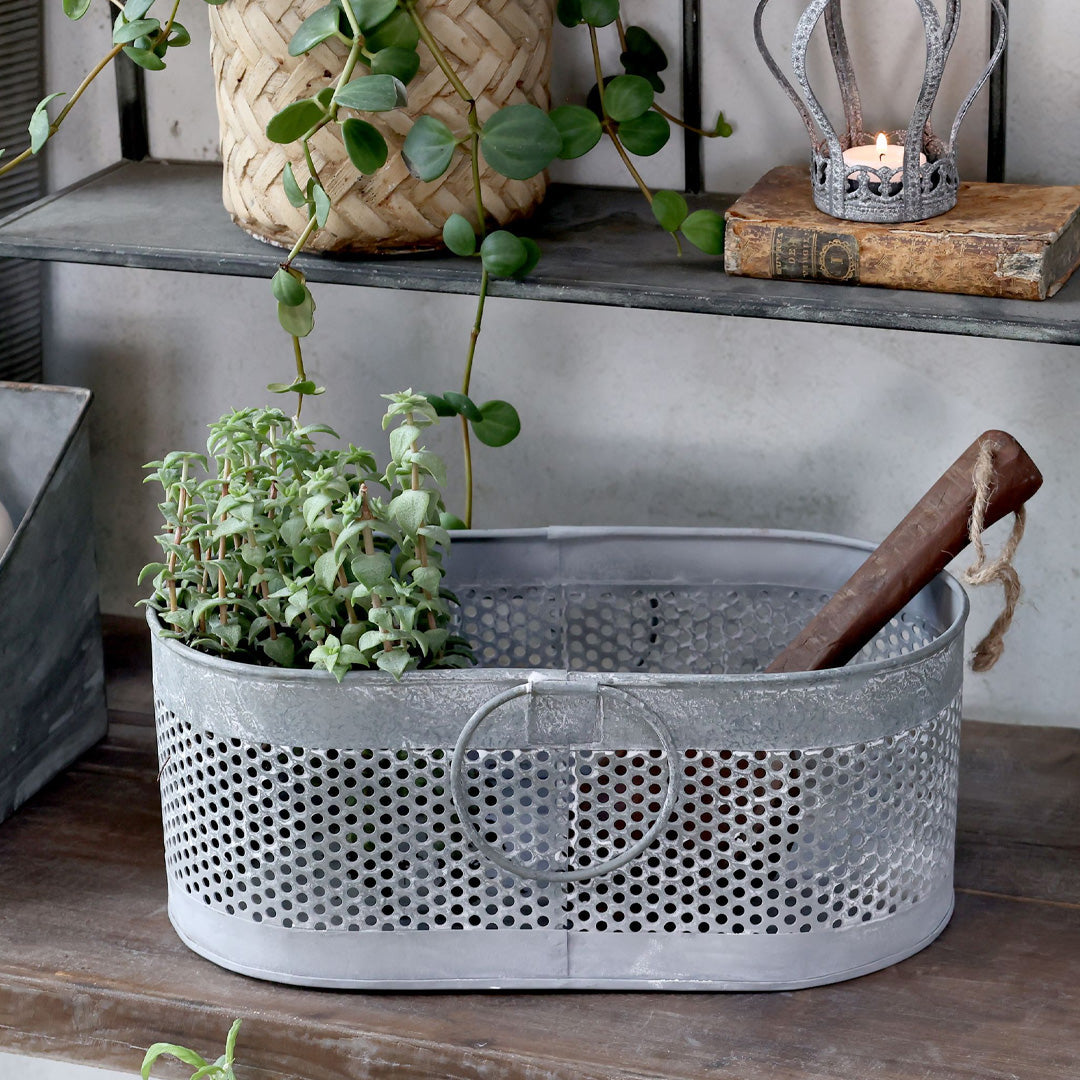 Chic Antique – Ovale Korb mit Lochmuster in Antik-Zink | L33,5 cm