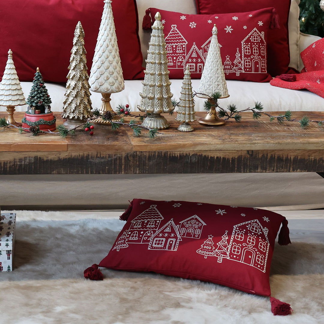 Weihnachts Kissenbezug mit Häuser-Motiv & Quasten – Rot 50×35 cm