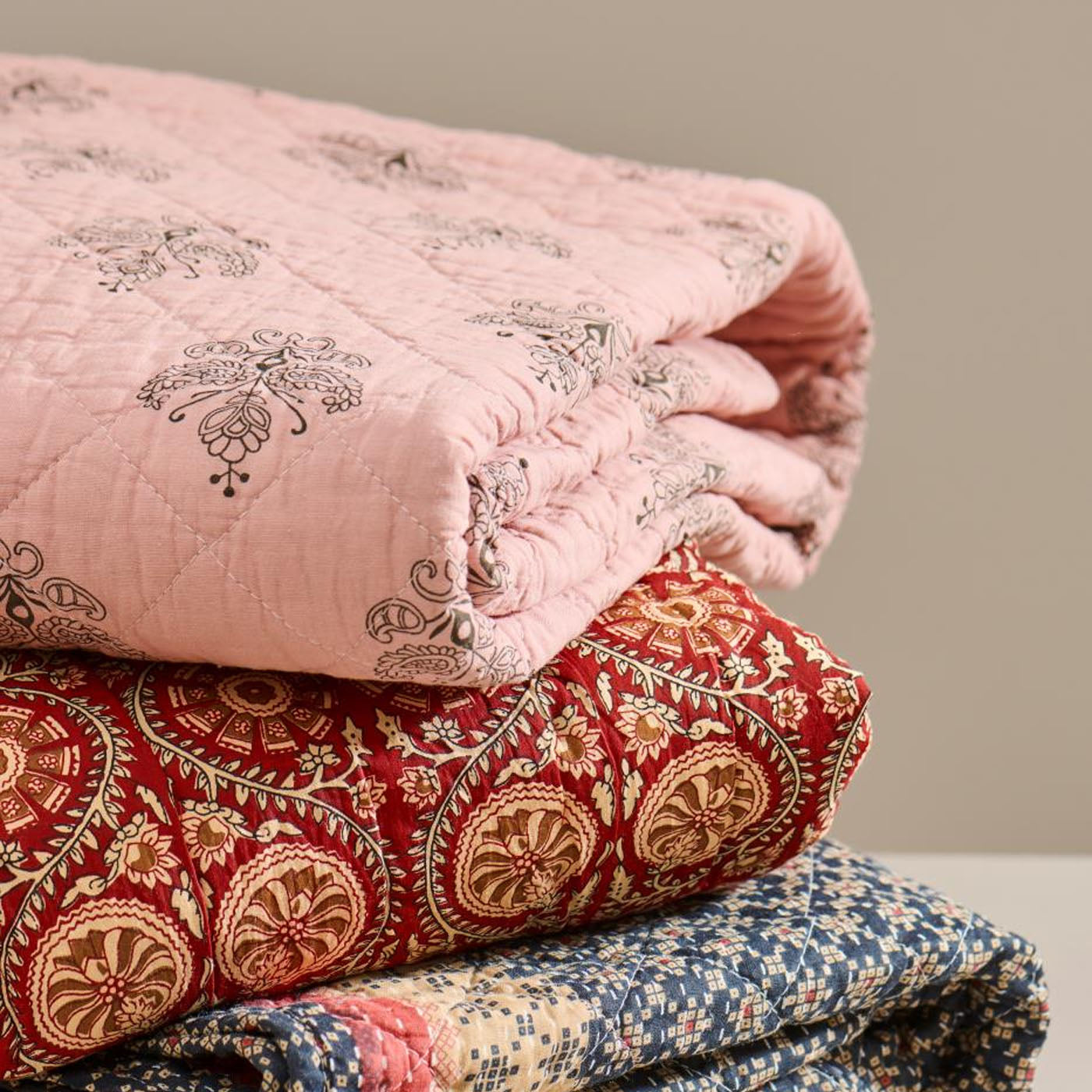 Ib Laursen - Quilt in Rosa mit dunkelgrauem Blockmuster (130 x 180 cm)