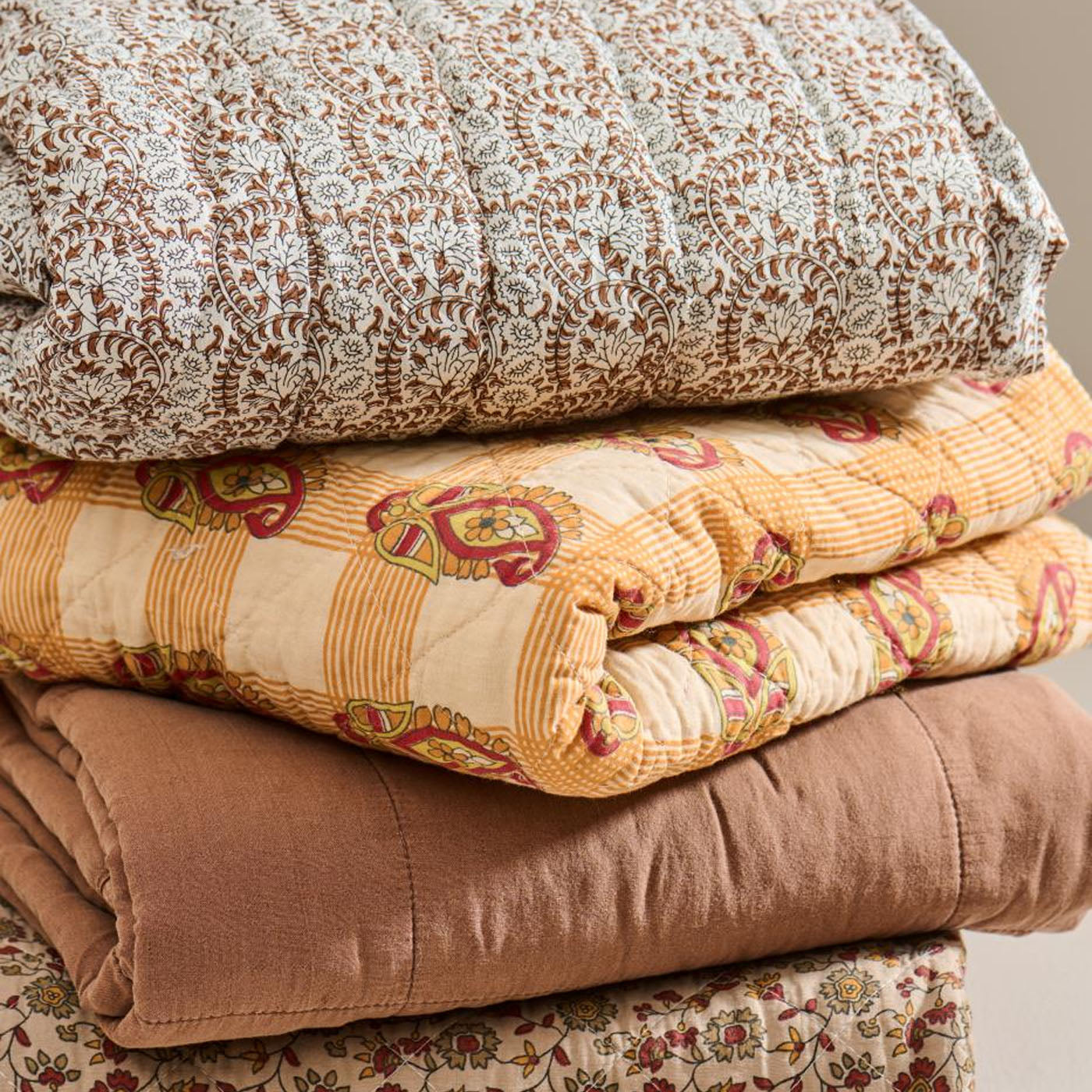 Ib Laursen – Quilt mit orange, roten und grünen Blockmuster 130 x 180 cm