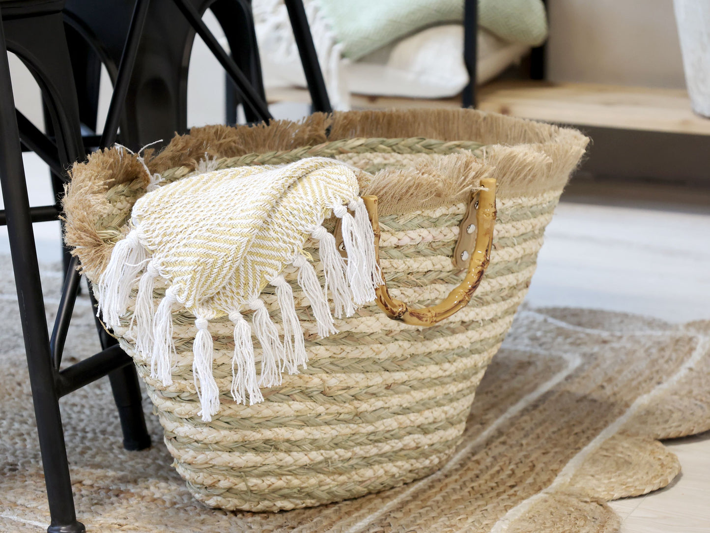 Chic Antique – Handgefertigte Strandtasche mit Bambusgriffen