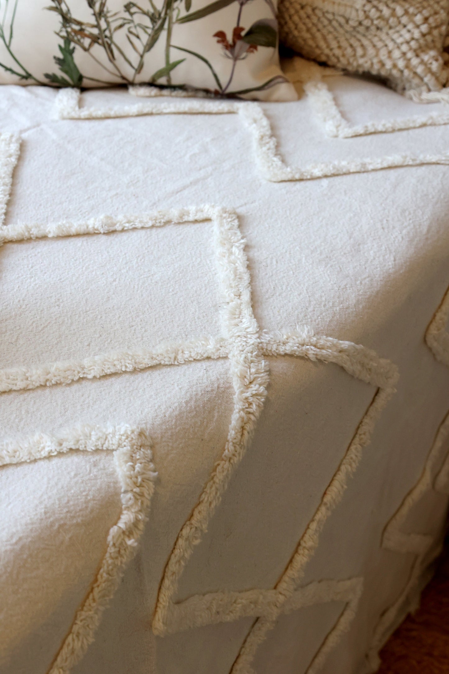 Chic Antique Aix Tagesdecke mit Quasten – Off-White L260/B240 cm
