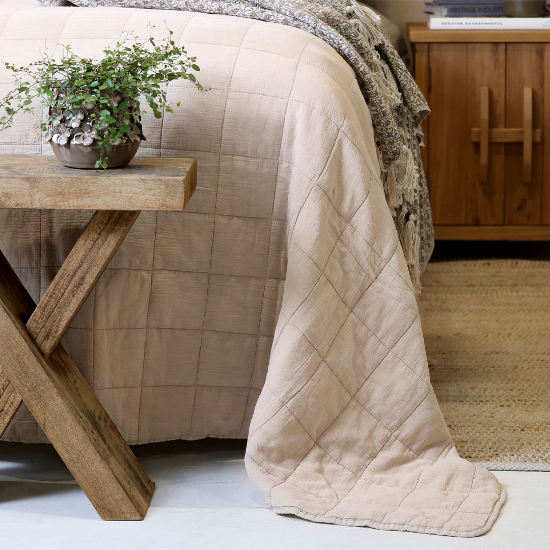 Chic Antique – Vintage Quilt Steppdecke aus Leinen 240 × 240 cm
