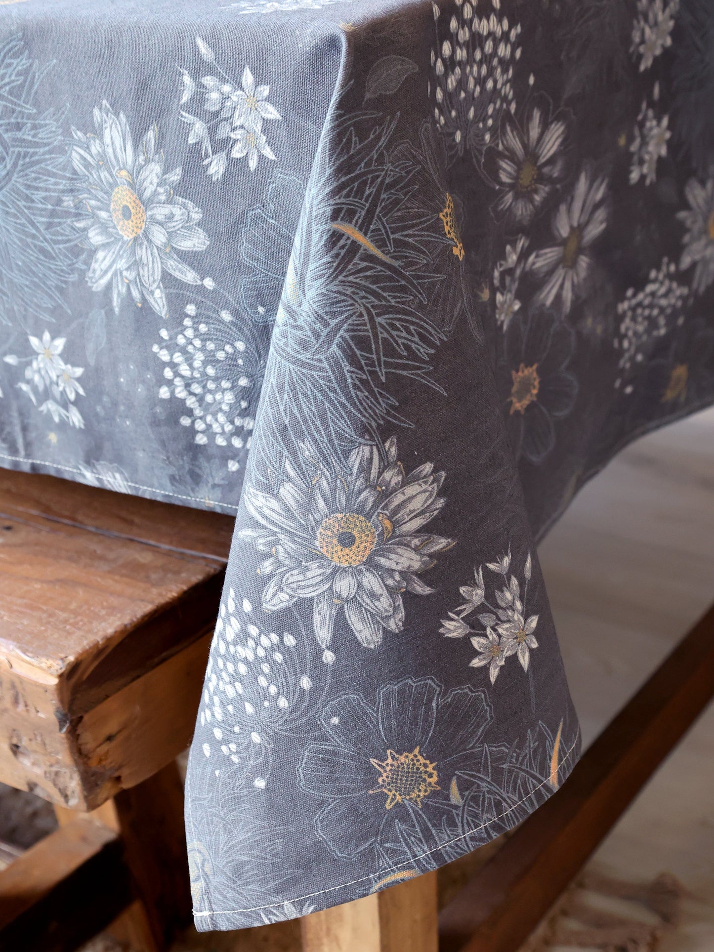 Chic Antique – Aix Tischdecke mit Blumenmuster 240 x 140 cm, Midnight