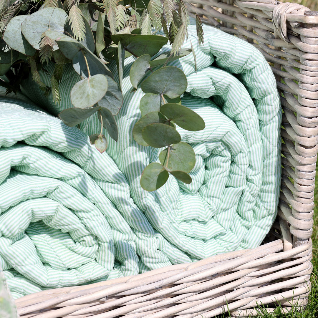 Aix Vintage Quilt – Baumwolldecke mit Milchjungenstreifen in Verte und Weiß