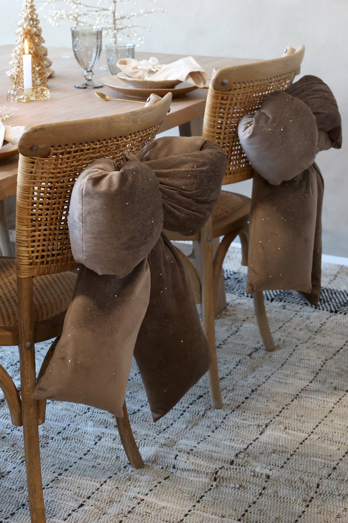 Chic Antique – Samtschleife mit Glitzer – 50 x 40 cm – Mokka