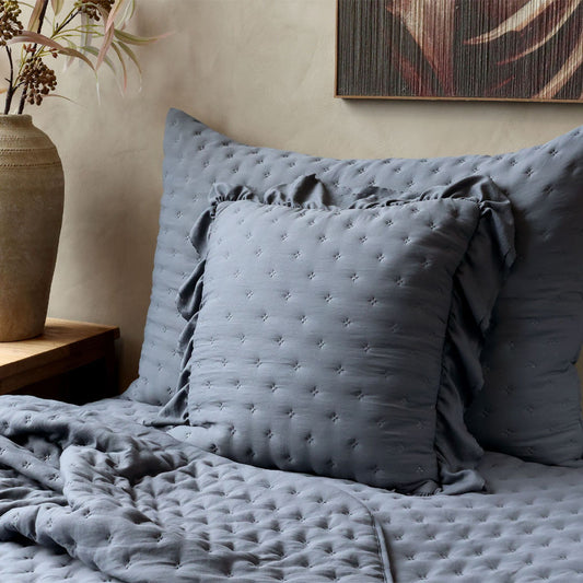 Aix Soft Kissenbezug mit Rüschenbordüre – Midnight – 50 × 50 cm