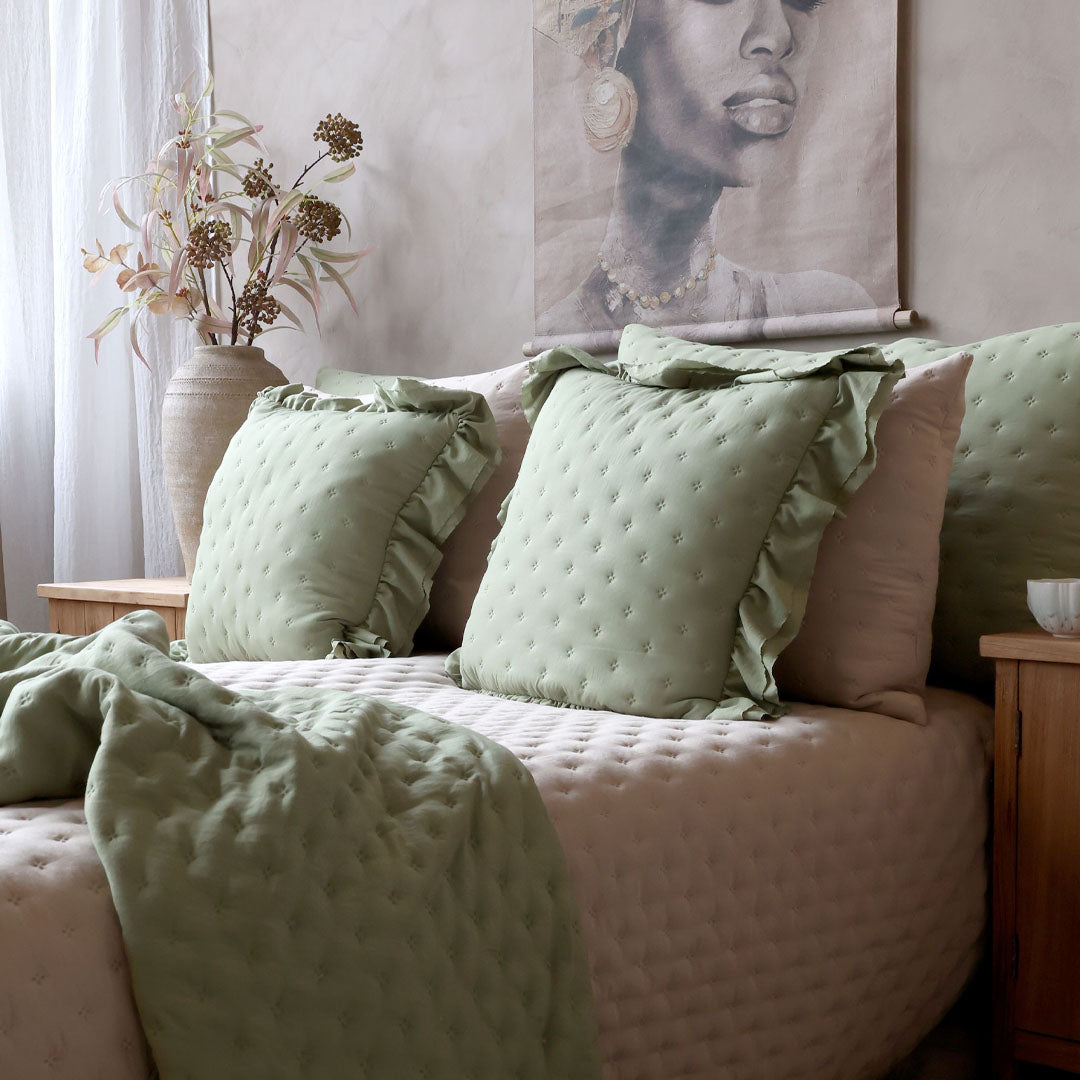 Aix Soft Kissenbezug mit Rüschenbordüre – Verte – 50 × 50 cm