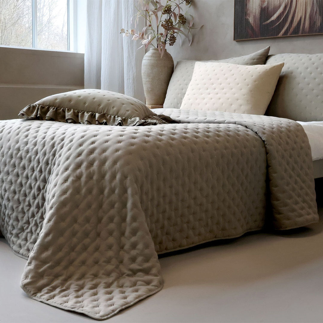 Aix Soft Quilt Tagesdecke – Latte – 240 × 260 cm