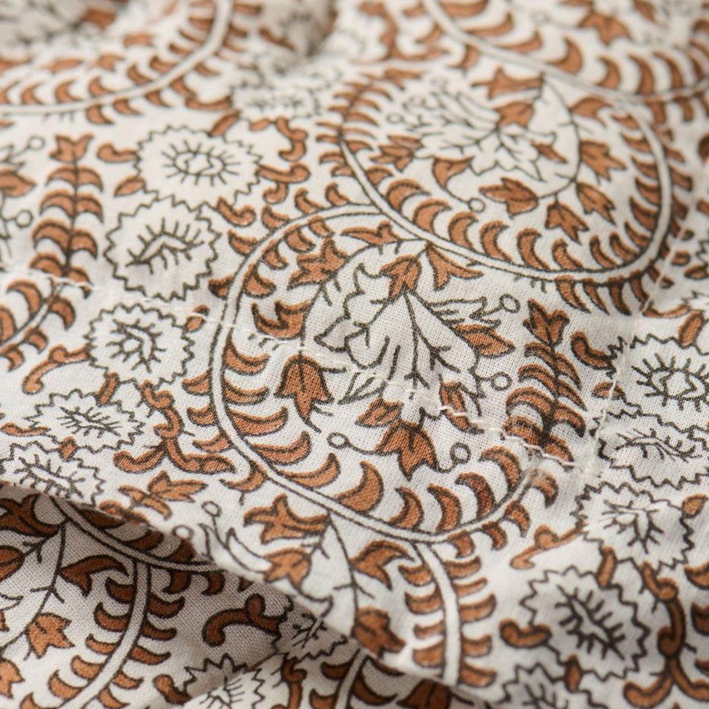 Ib Laursen - Quilt Charlotte braun mit Rankenmuster 130 x 170 cm