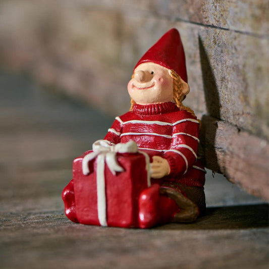 Ib Laursen – Ribe-Wichtel Alva mit Weihnachtsgeschenk