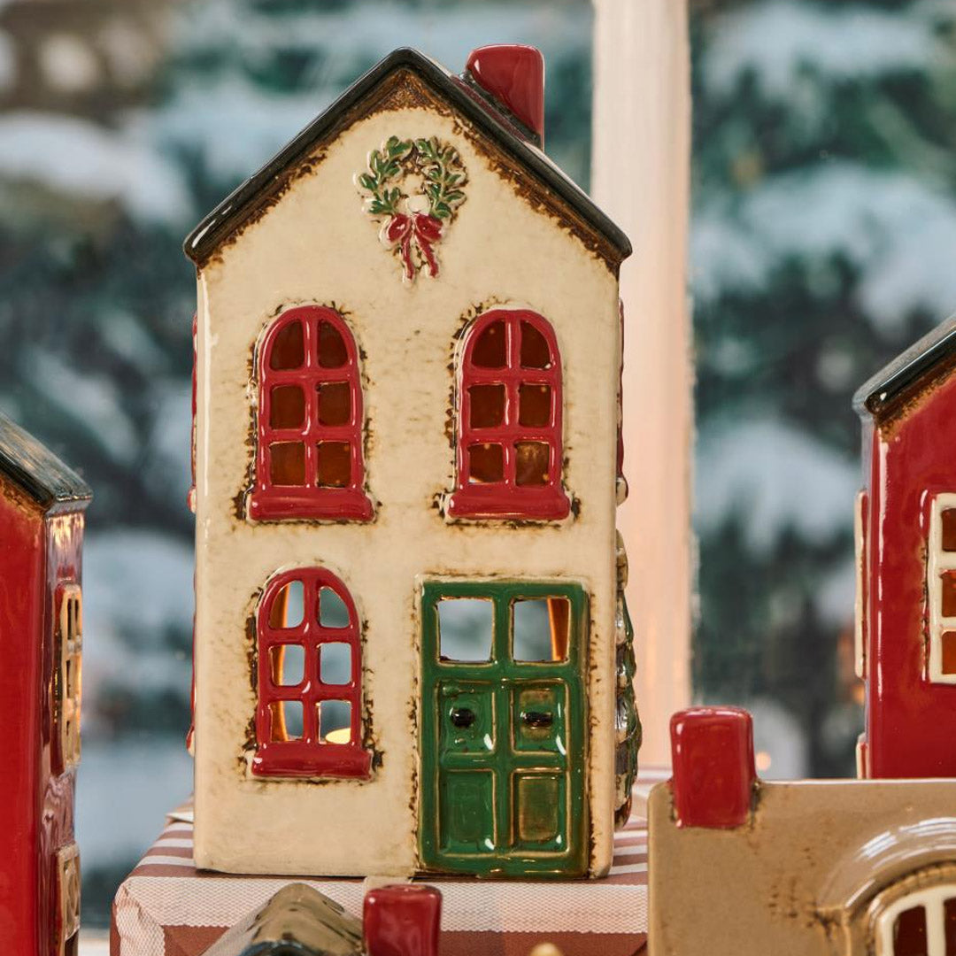Ib Laursen – Haus für Teelicht Stille Nacht mit grüner Tür und Kranz oben