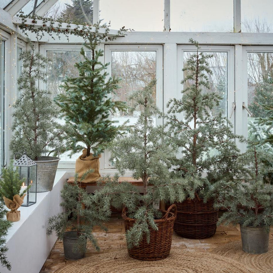 Ib Laursen – Künstlicher Zedernbaum im schwarzen Kunststofftopf – 150 cm