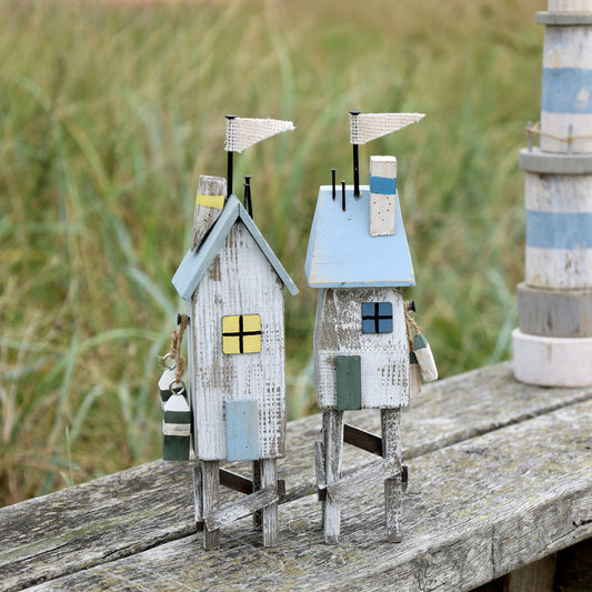 Chic Antique – Strandhäuser mit Flagge, 2er-Set H28 / L7 / B7 cm Sky Blue & Antikweiß