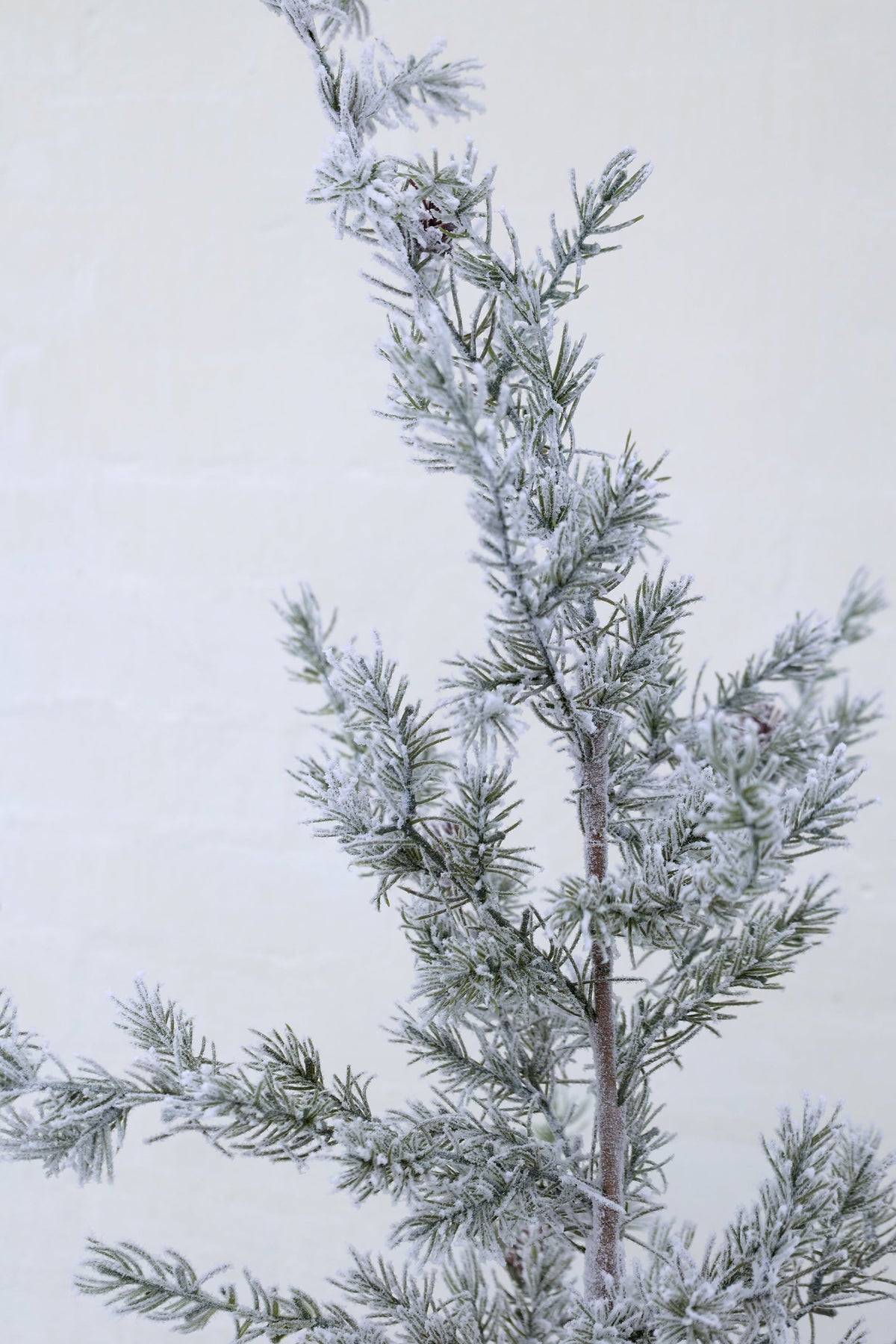Chic Antique – Fleur Tannenbaum mit Tannenzapfen und Schnee | H120 / Ø55 cm – Grün