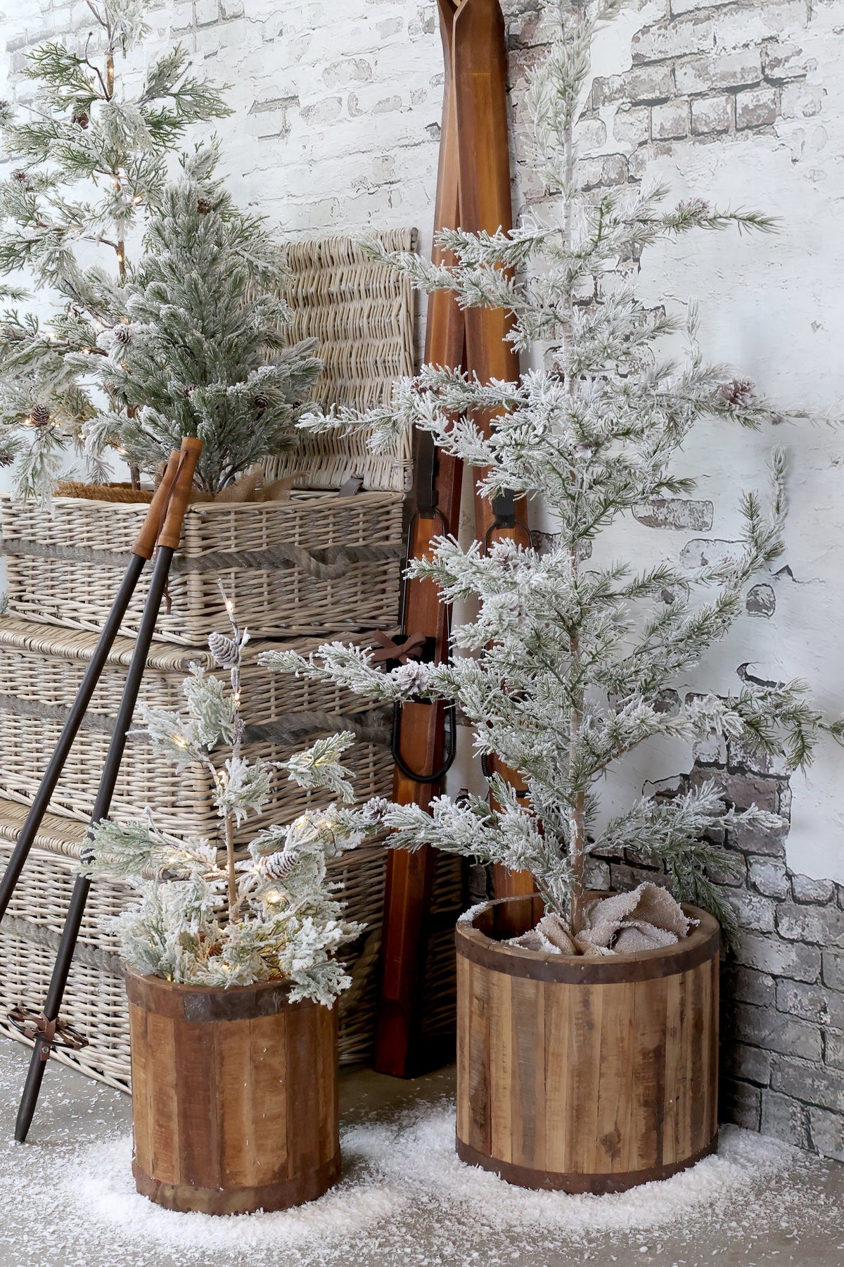 Chic Antique – Fleur Tannenbaum mit Tannenzapfen und Schnee | H120 / Ø55 cm – Grün