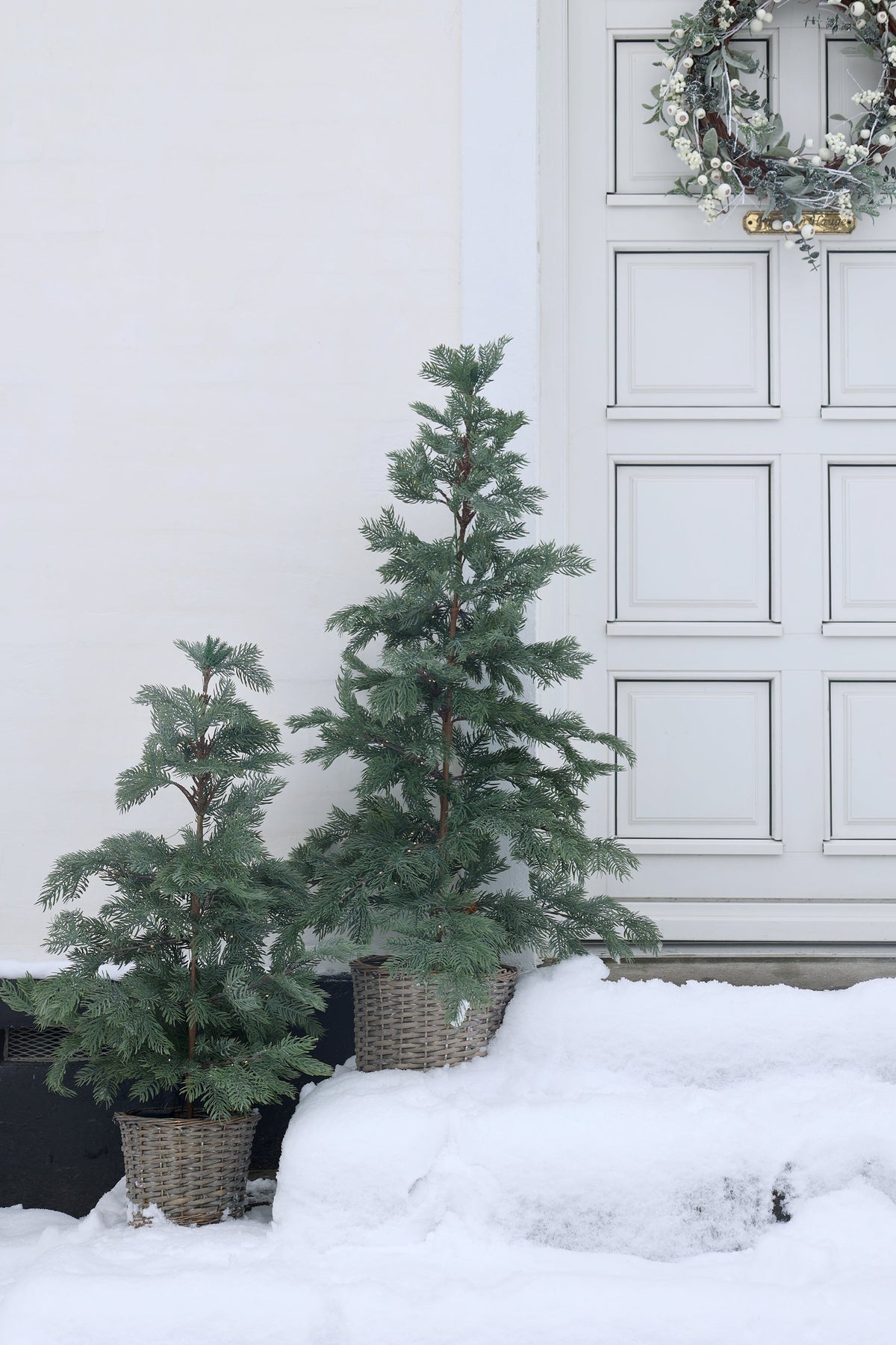 Chic Antique – Fleur Weihnachtsbaum im Korb mit 60 LED-Lichtern – H90 cm – Grün