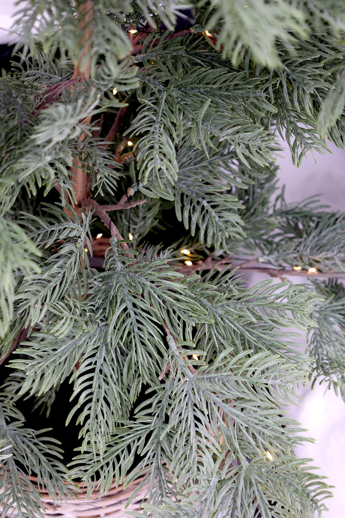 Chic Antique – Fleur Weihnachtsbaum im Korb mit 80 LED-Lichtern – H120 cm – Grün