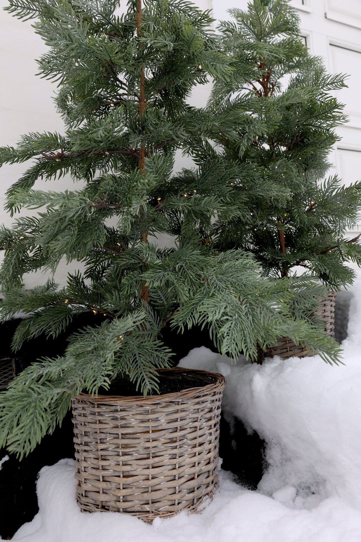 Chic Antique – Fleur Weihnachtsbaum im Korb mit 80 LED-Lichtern – H120 cm – Grün