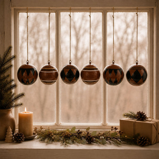 Ib Laursen – Weihnachtskugeln aus Pappmaché – Rustic Brown mit Muster, 6 Stück