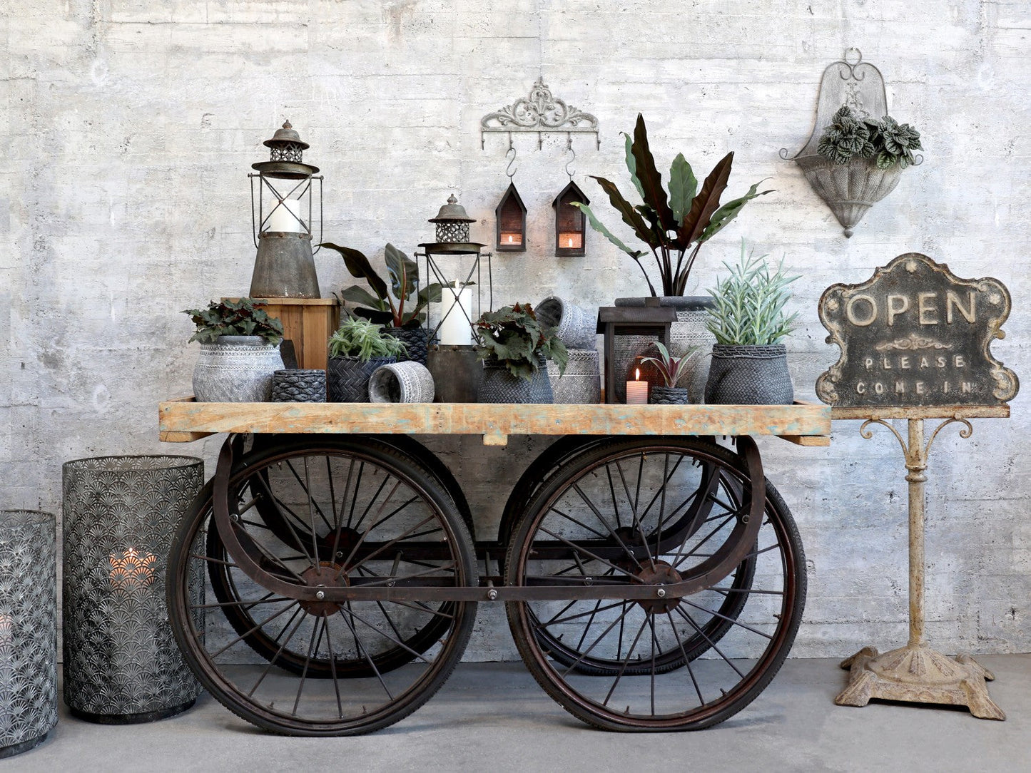 Chic Antique – Gammeldags Wagen mit Fahrradrädern