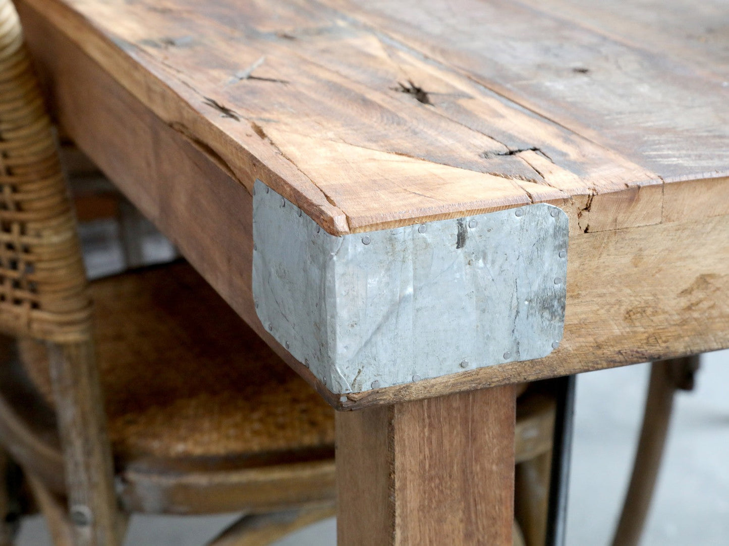 Chic Antique – Grimaud Vintage Holztisch mit klappbaren Beinen