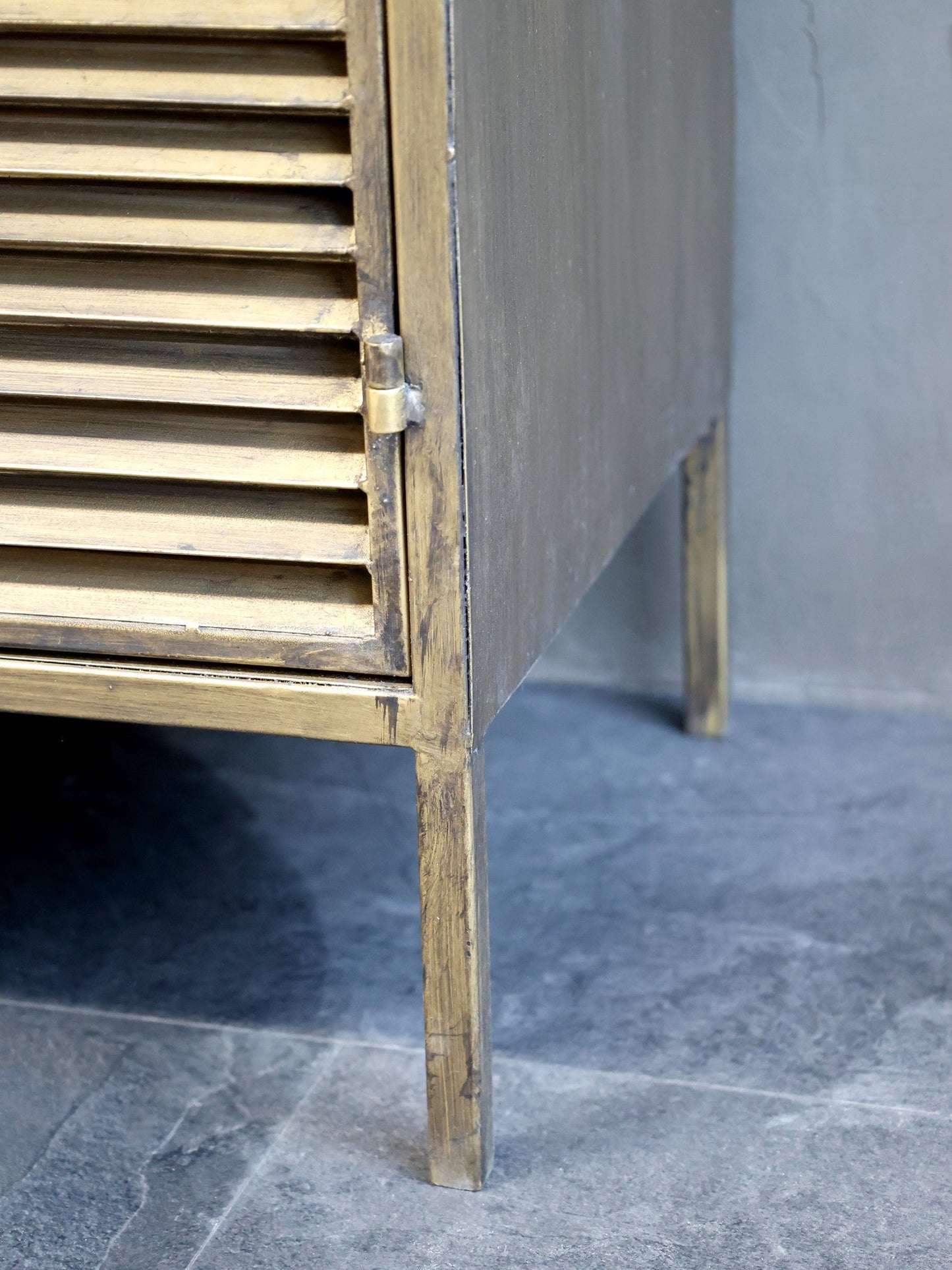 Chic Antique - Schrank mit 2 Lamellentüren