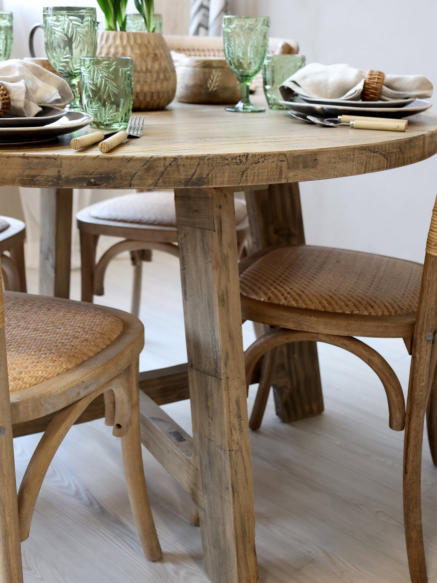 Chic Antique – Marseille Esstisch aus recyceltem Holz H76/Ø120 cm Natur