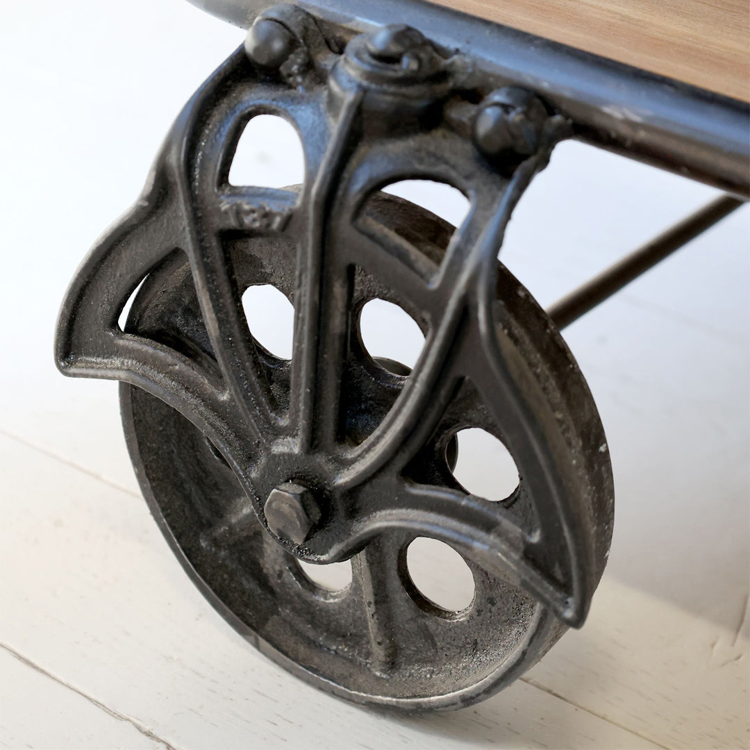 Barschrank auf Rädern in Antique Kohle – raues Industriedesign mit praktischer Aufbewahrung