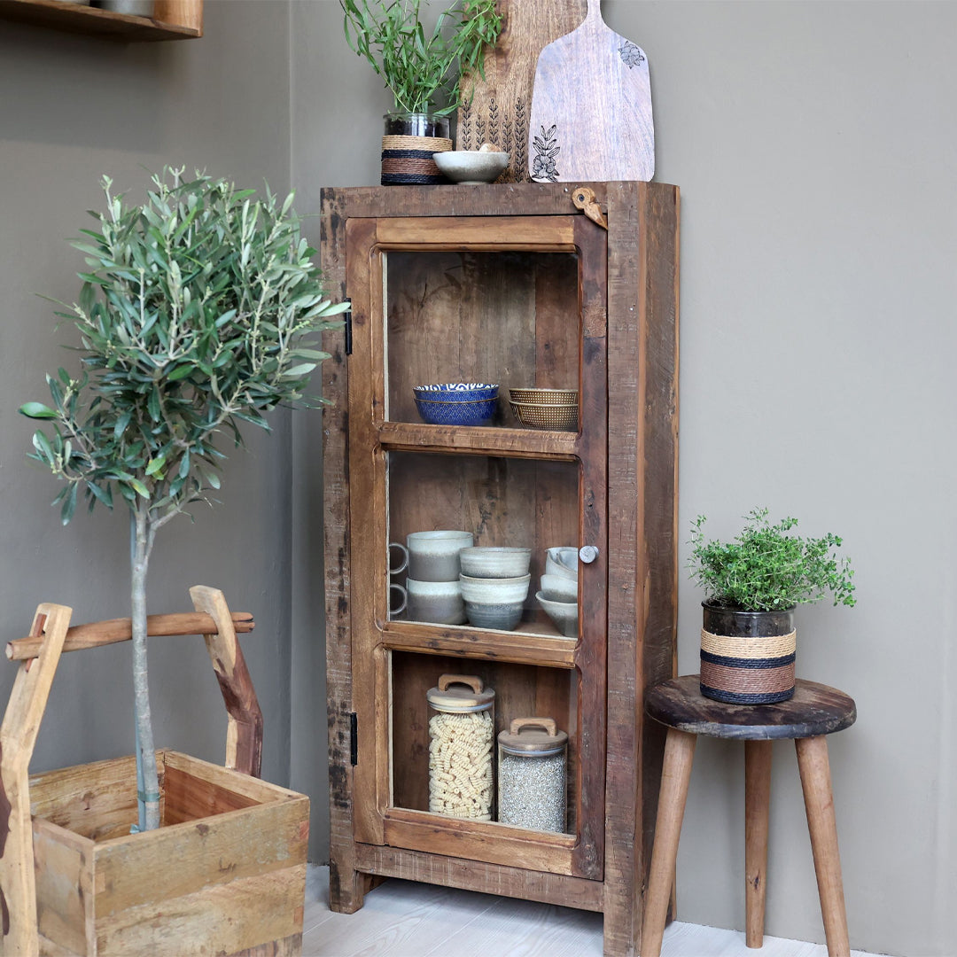 Grimaud Vitrinenschrank aus recyceltem Holz – Schmale Aufbewahrung mit authentischem Charme