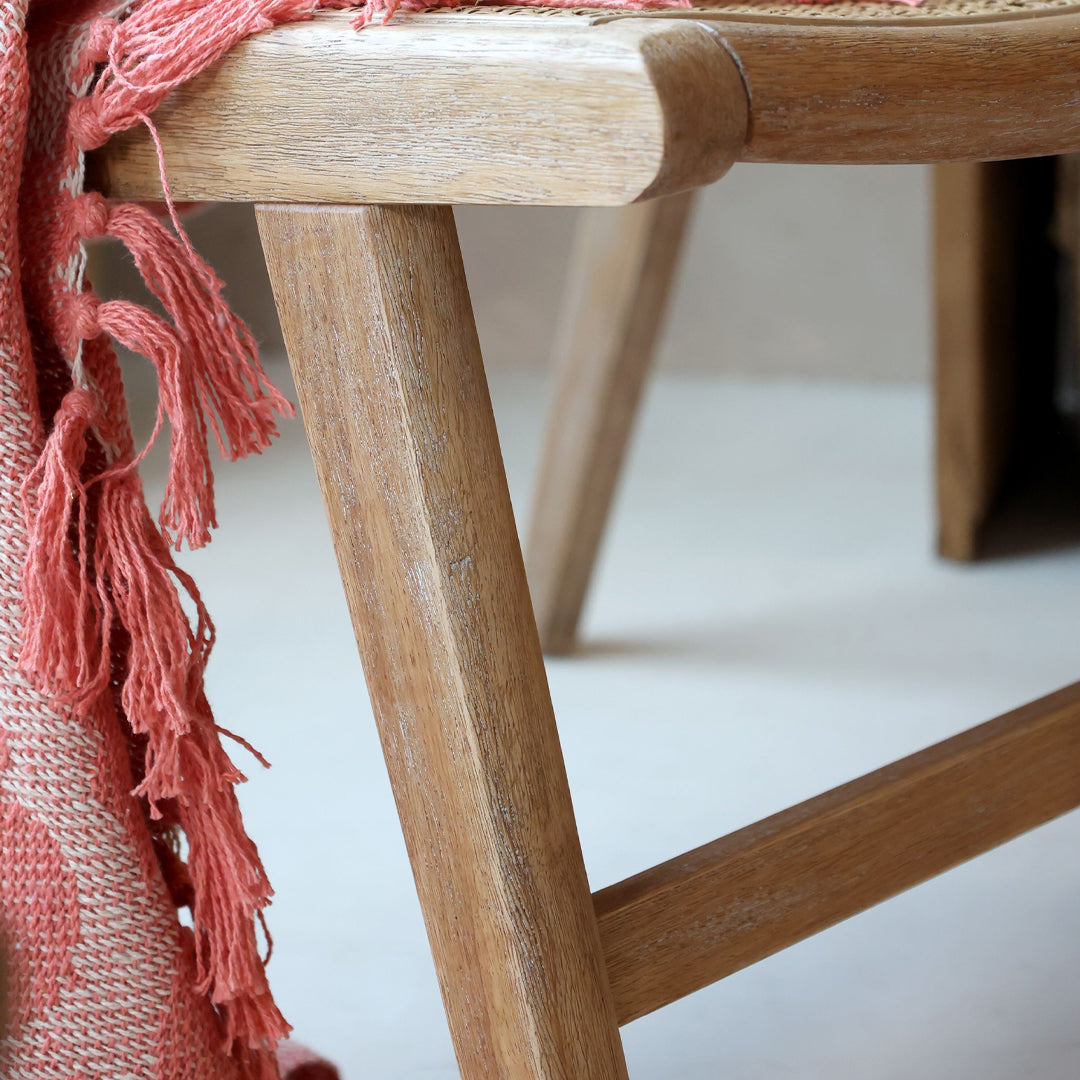 Chic Antique – Loungesessel aus Naturholz mit geflochtener Sitz- und Rückenfläche