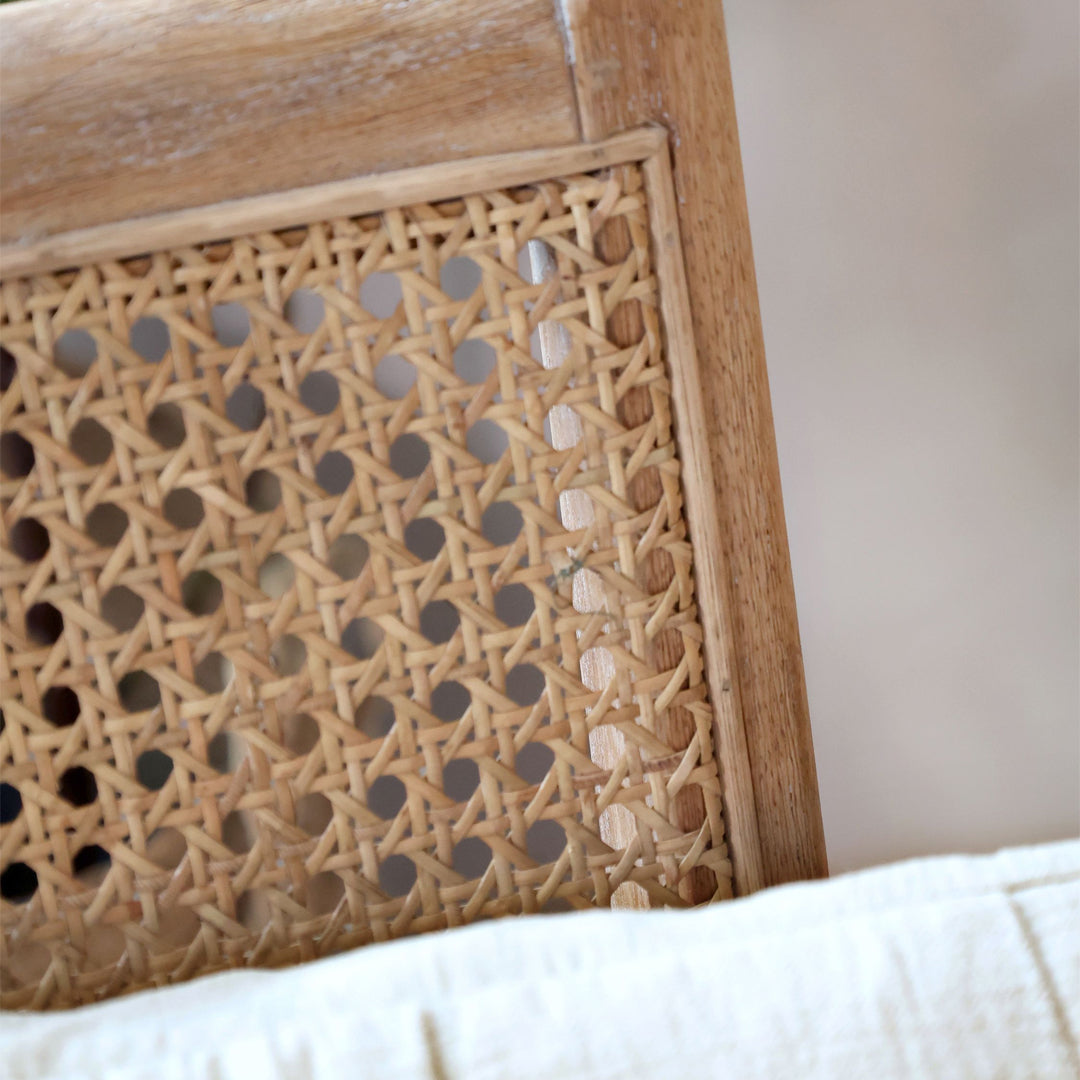 Chic Antique – Loungesessel aus Naturholz mit geflochtener Sitz- und Rückenfläche