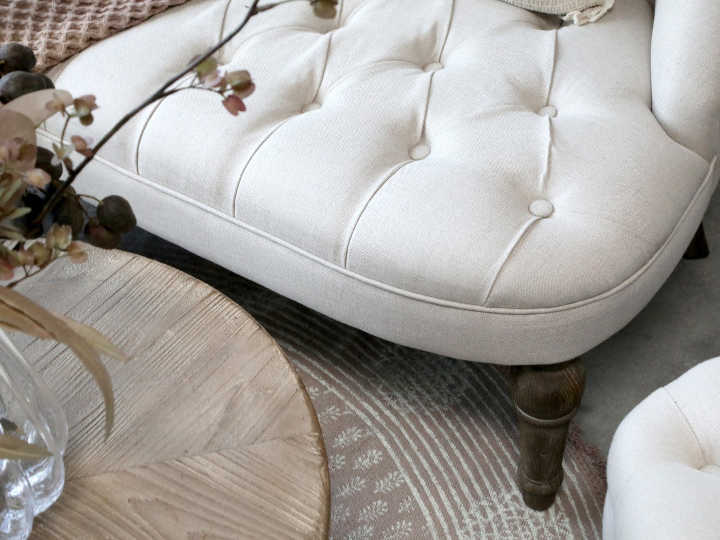 Chic Antique – Französisches 2-Sitzer Sofa aus Leinen