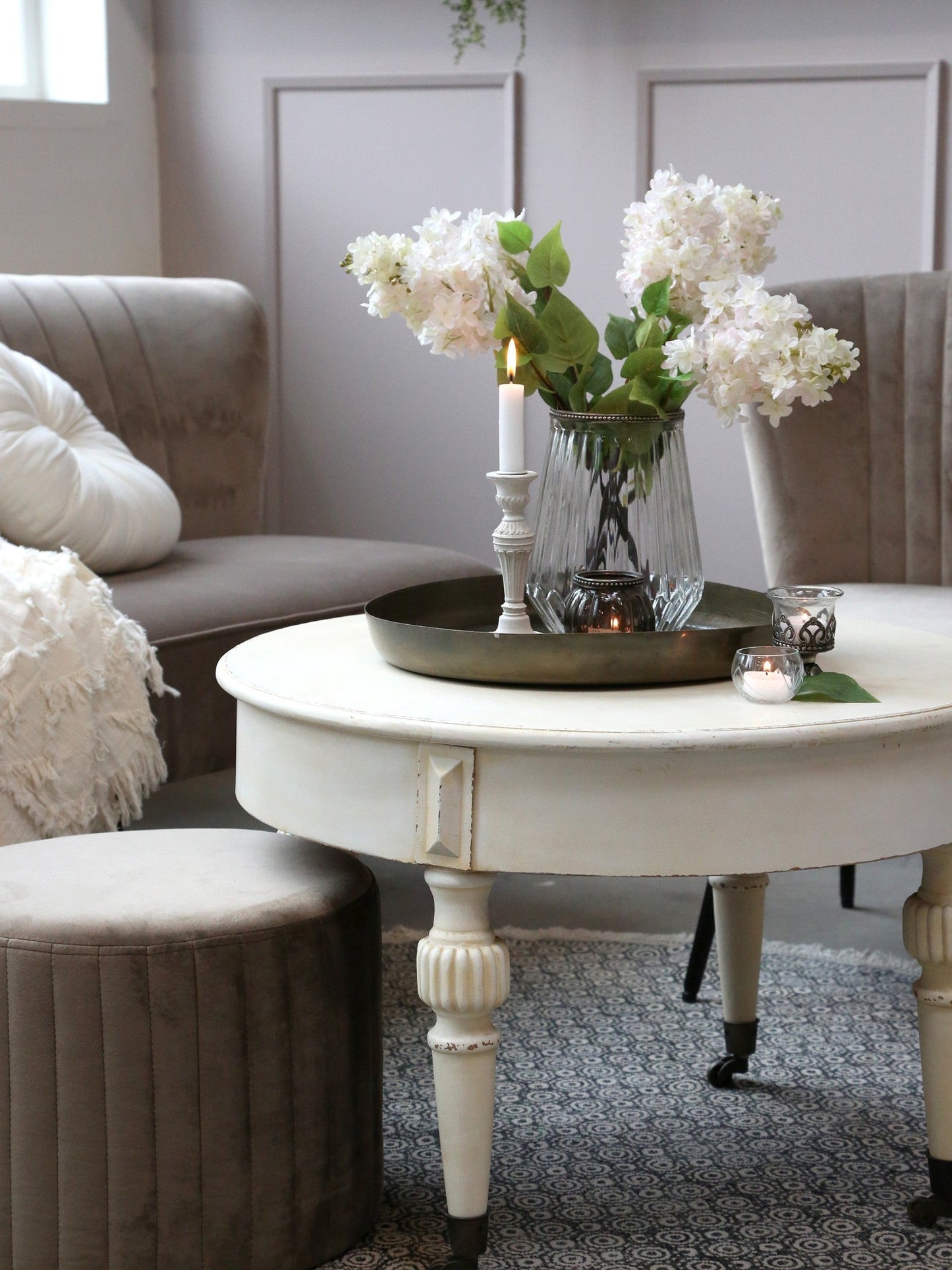 Chic Antique - Marie Antoinette Couchtisch mit Rollen Creme, H46/Ø70 cm