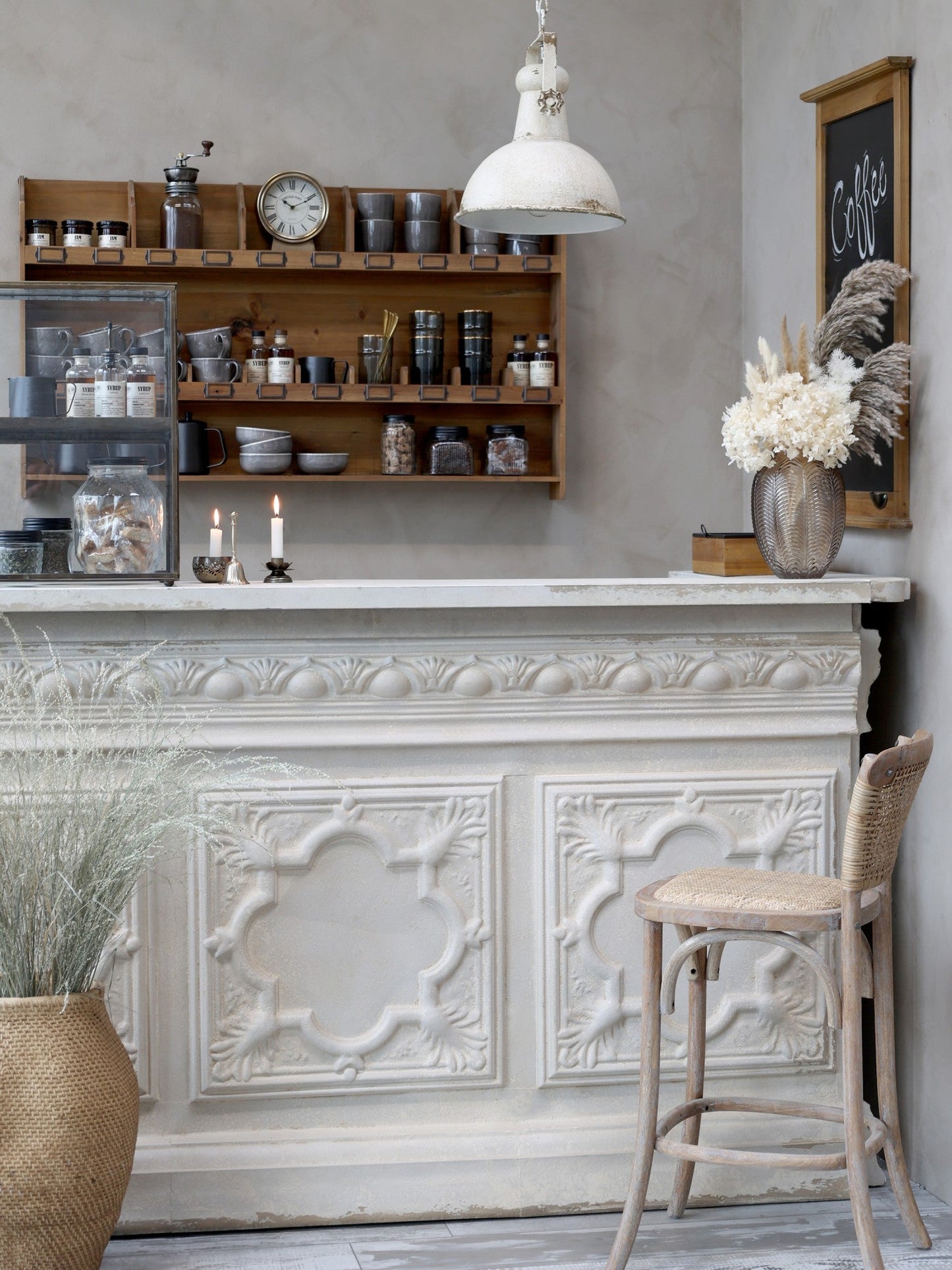 Chic Antique - Französischer Barhocker mit Geflechtsitz und Rückenlehne