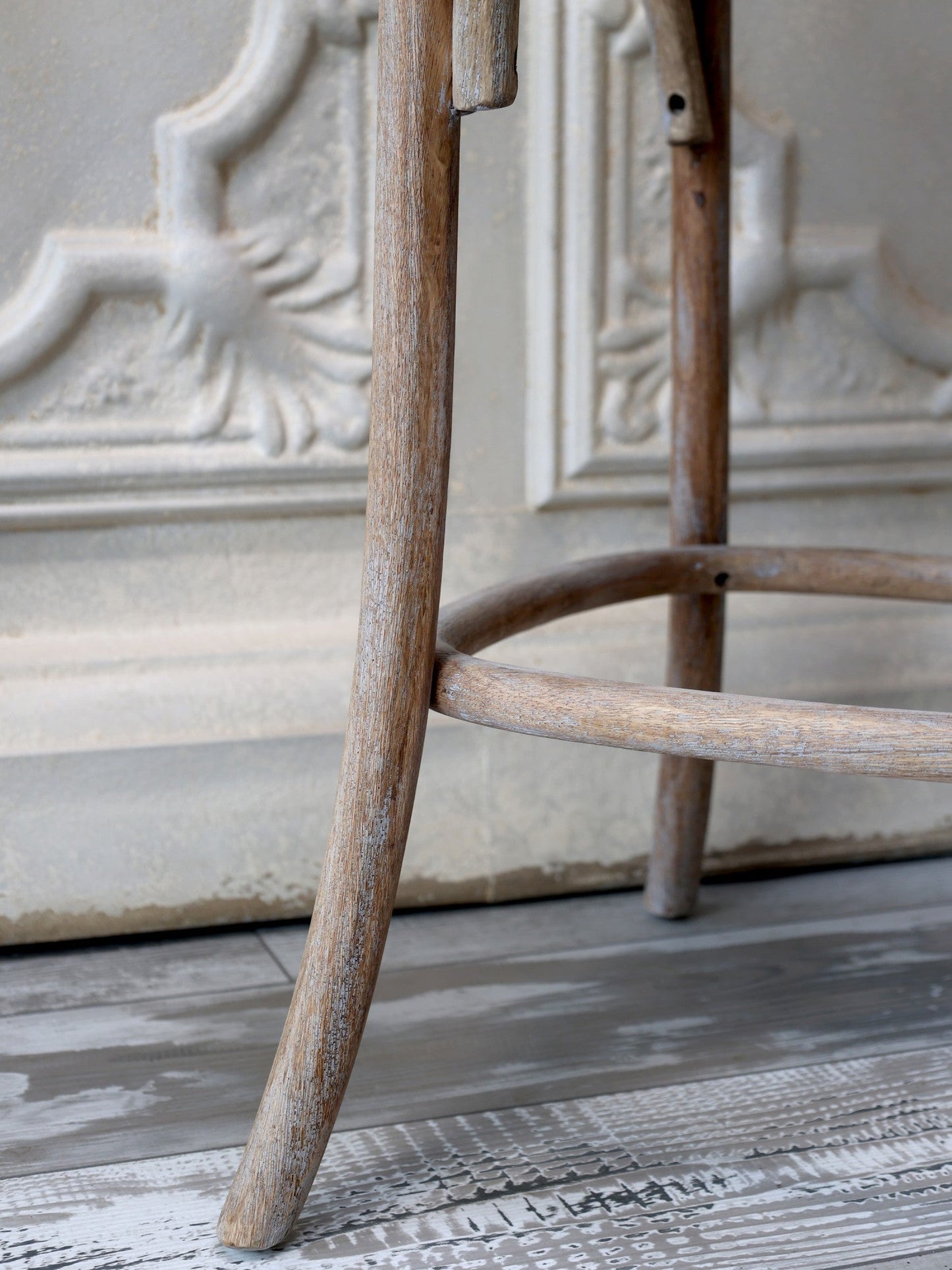Chic Antique - Französischer Barhocker mit Geflechtsitz und Rückenlehne