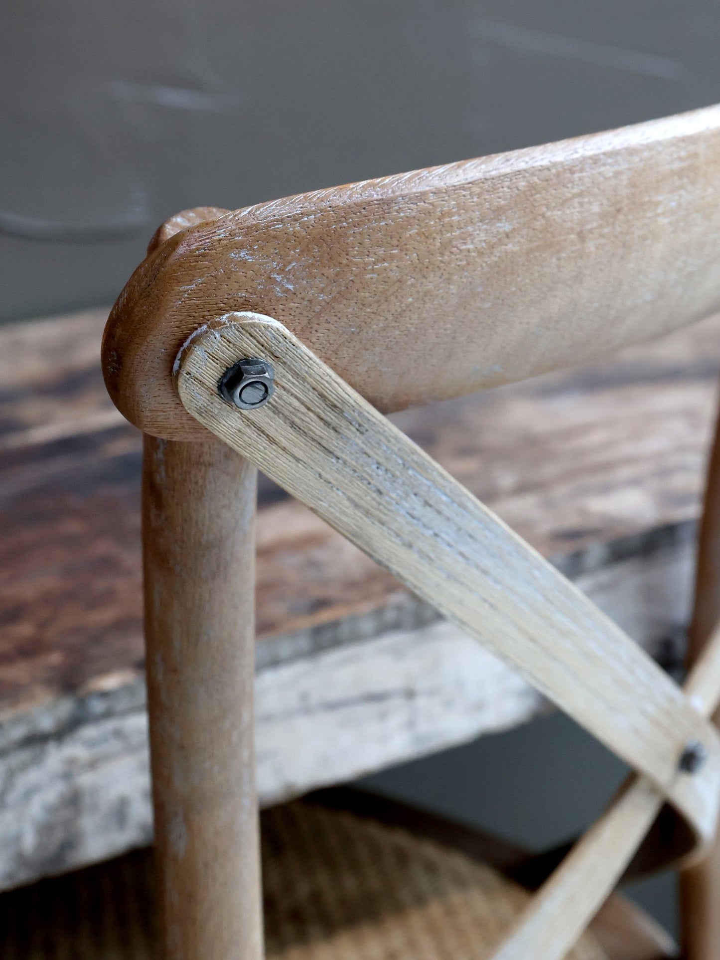 Chic Antique - 2 Stück. Esszimmerstühle Französische mit Geflochtenem Sitz