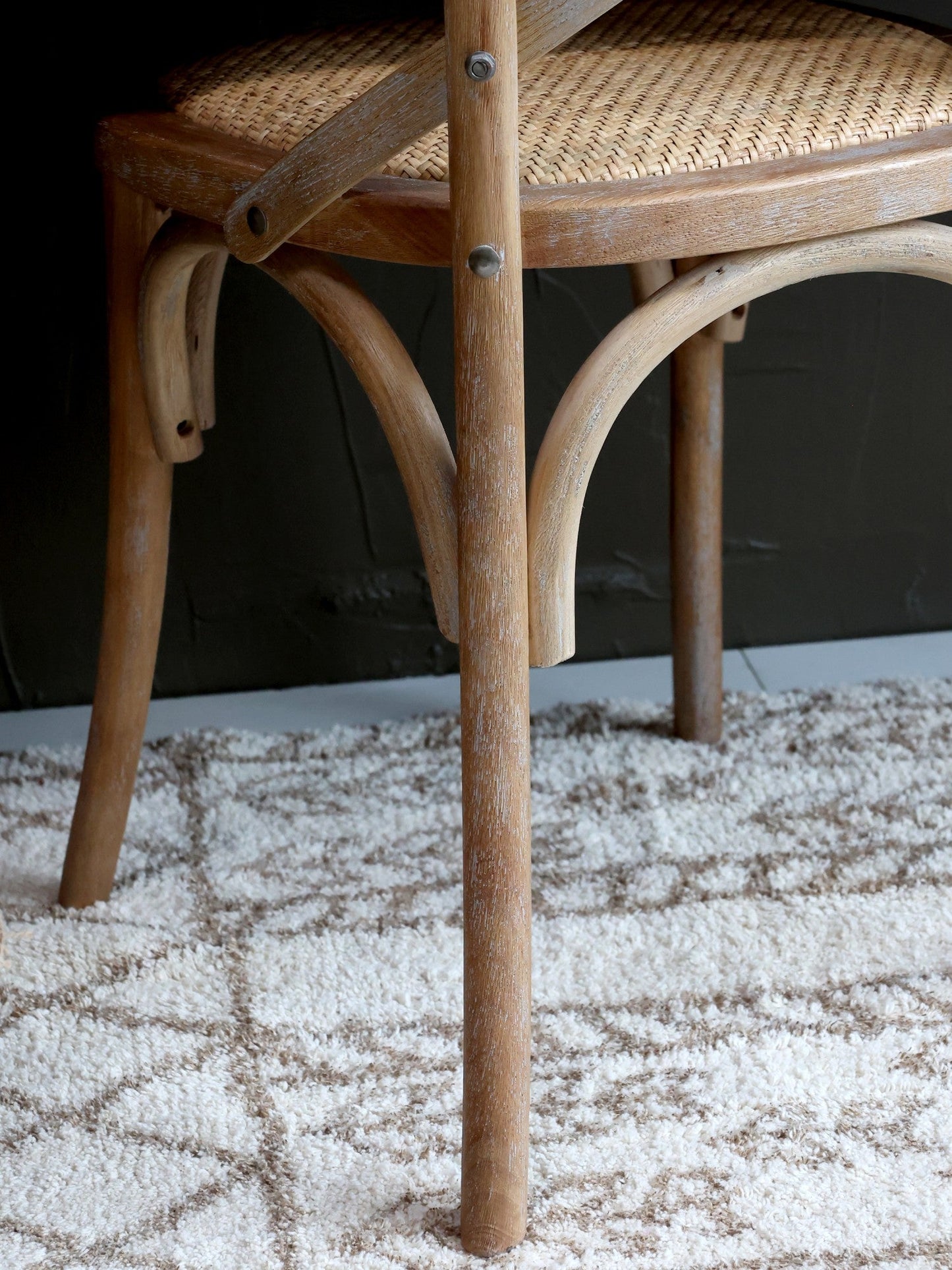 Chic Antique - 2 Stück. Esszimmerstühle Französische mit Geflochtenem Sitz