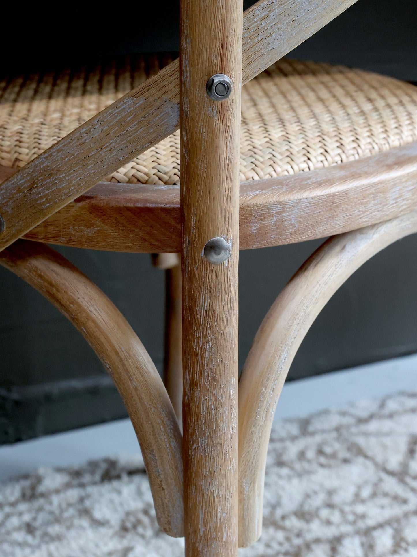 Chic Antique - 2 Stück. Esszimmerstühle Französische mit Geflochtenem Sitz