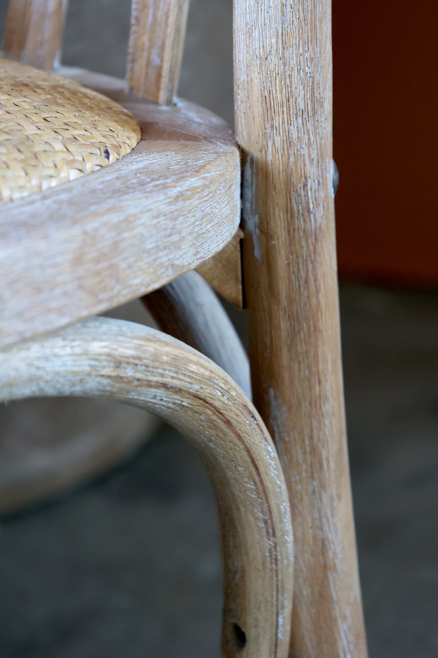 Chic Antique - 2 Stück Französischer Esszimmerstuhl mit Geflechtsitz